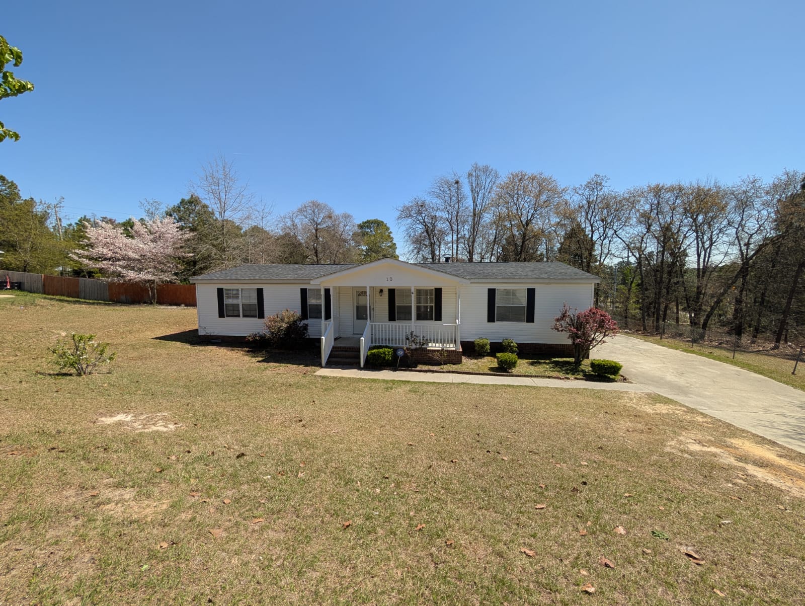 10 Forest Manor